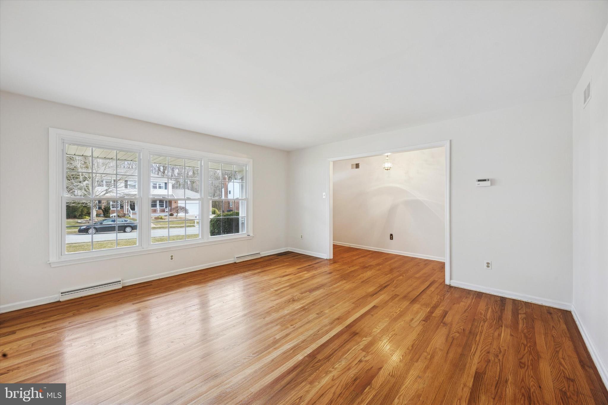 2710 E LANDSDOWNE DRIVE