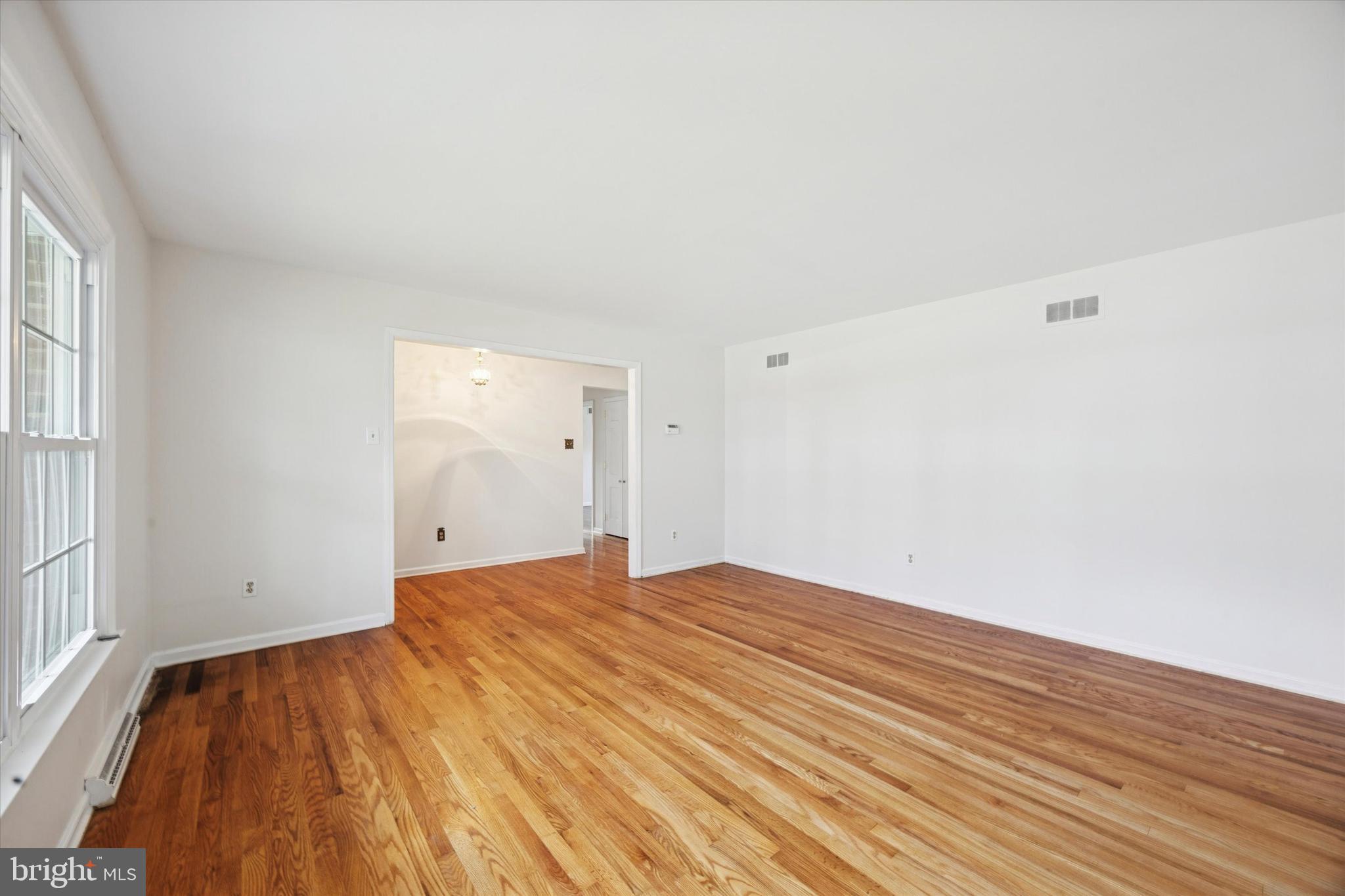 2710 E LANDSDOWNE DRIVE