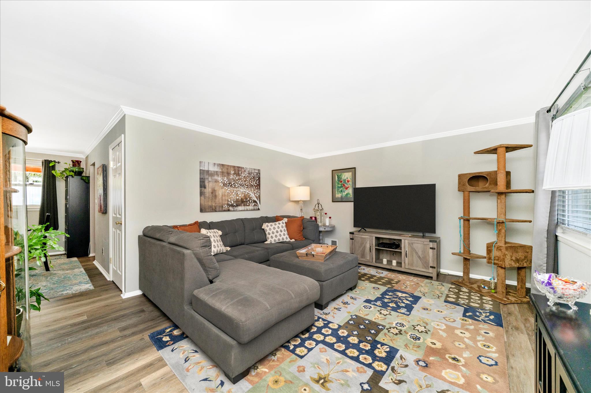 305 GLYNDON DRIVE
