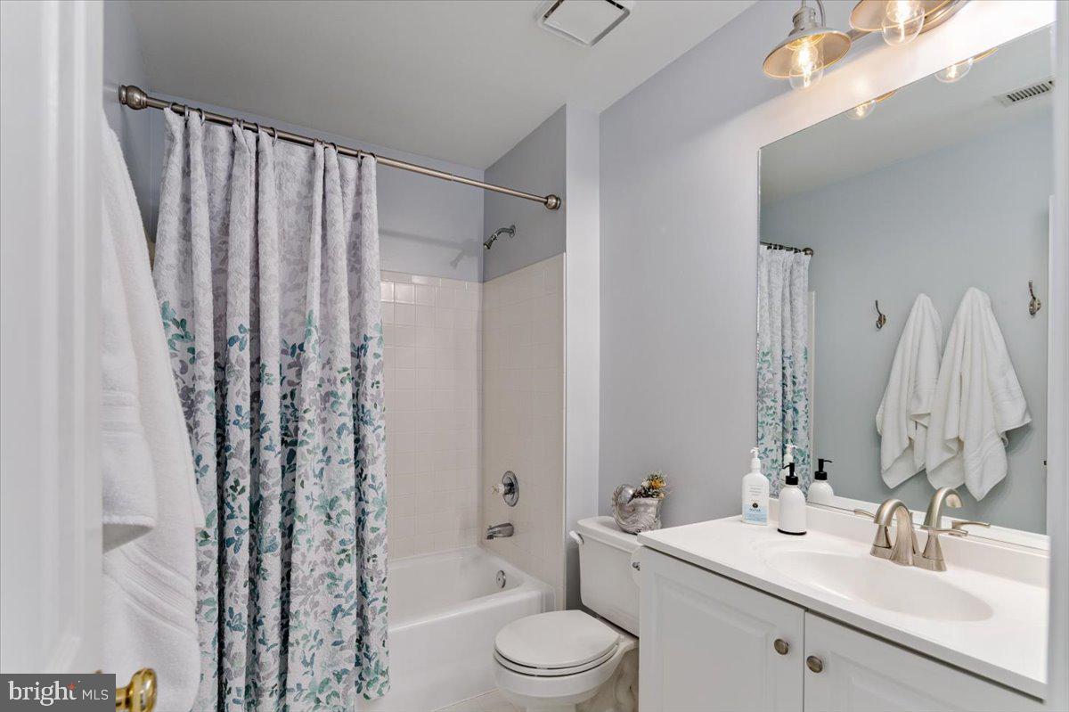 HAMPTON OAKS - Residential