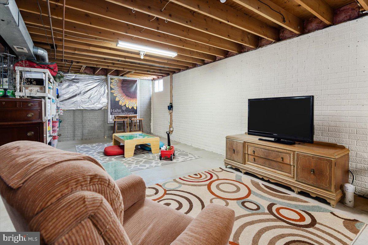 HAMPTON OAKS - Residential