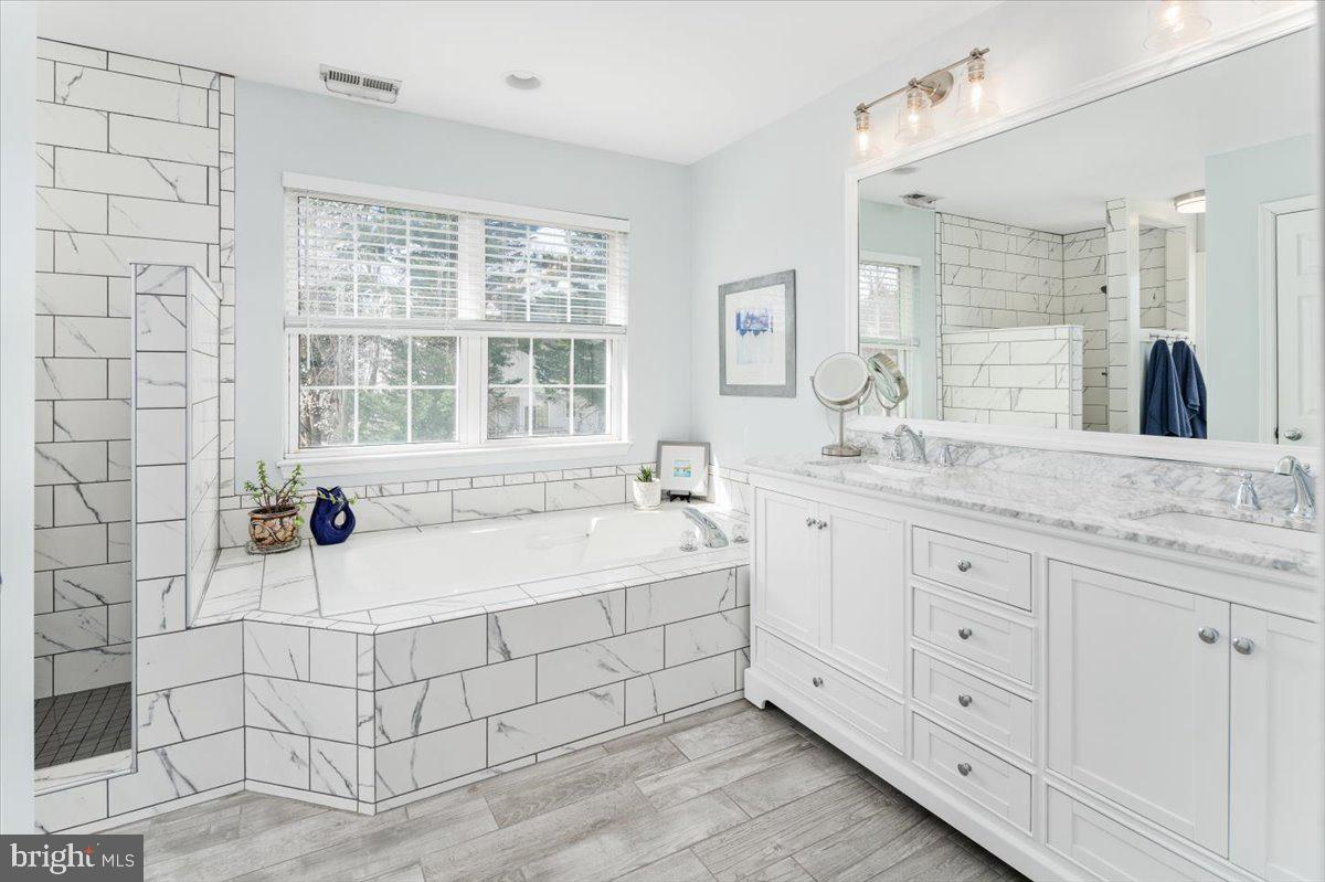 HAMPTON OAKS - Residential