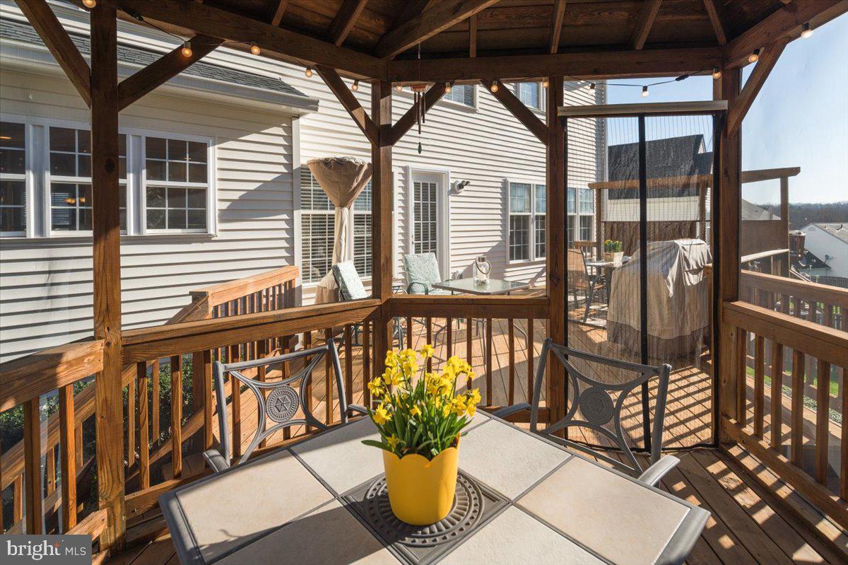 HAMPTON OAKS - Residential