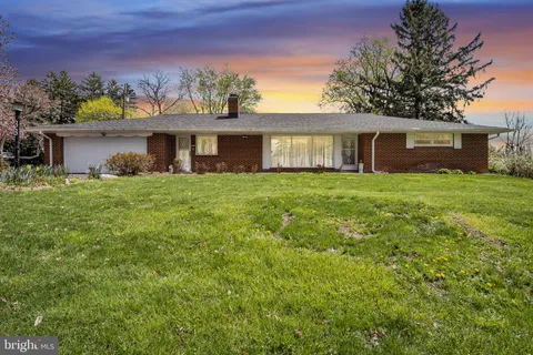 33 N Saint Johns Drive, Camp Hill, PA MLS: PACB2041226
