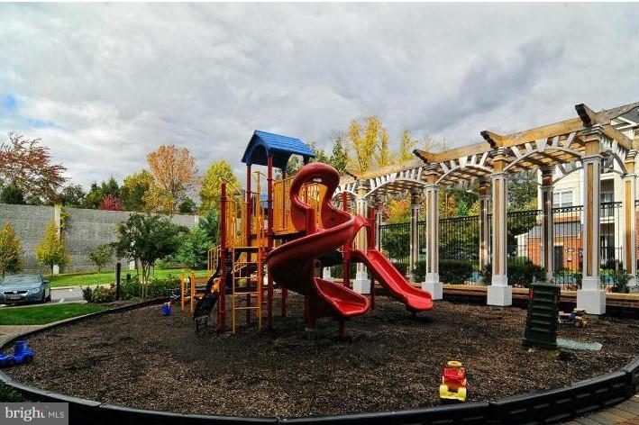 FAIRFAX RIDGE - Residential