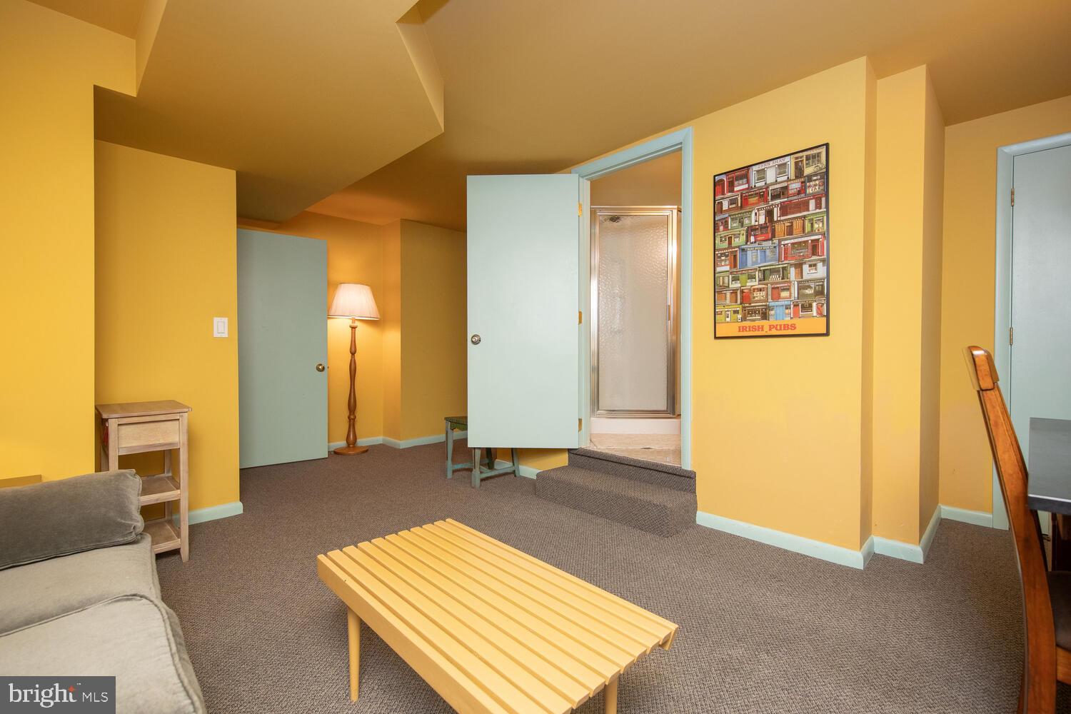 CHESTNUT HILL - Residential