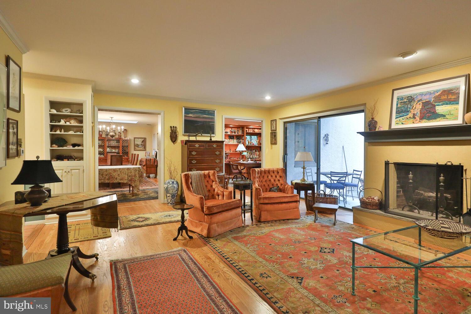 CHESTNUT HILL - Residential