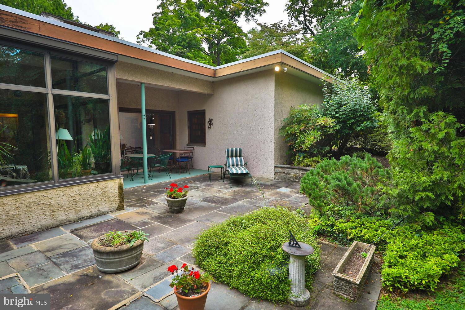 CHESTNUT HILL - Residential