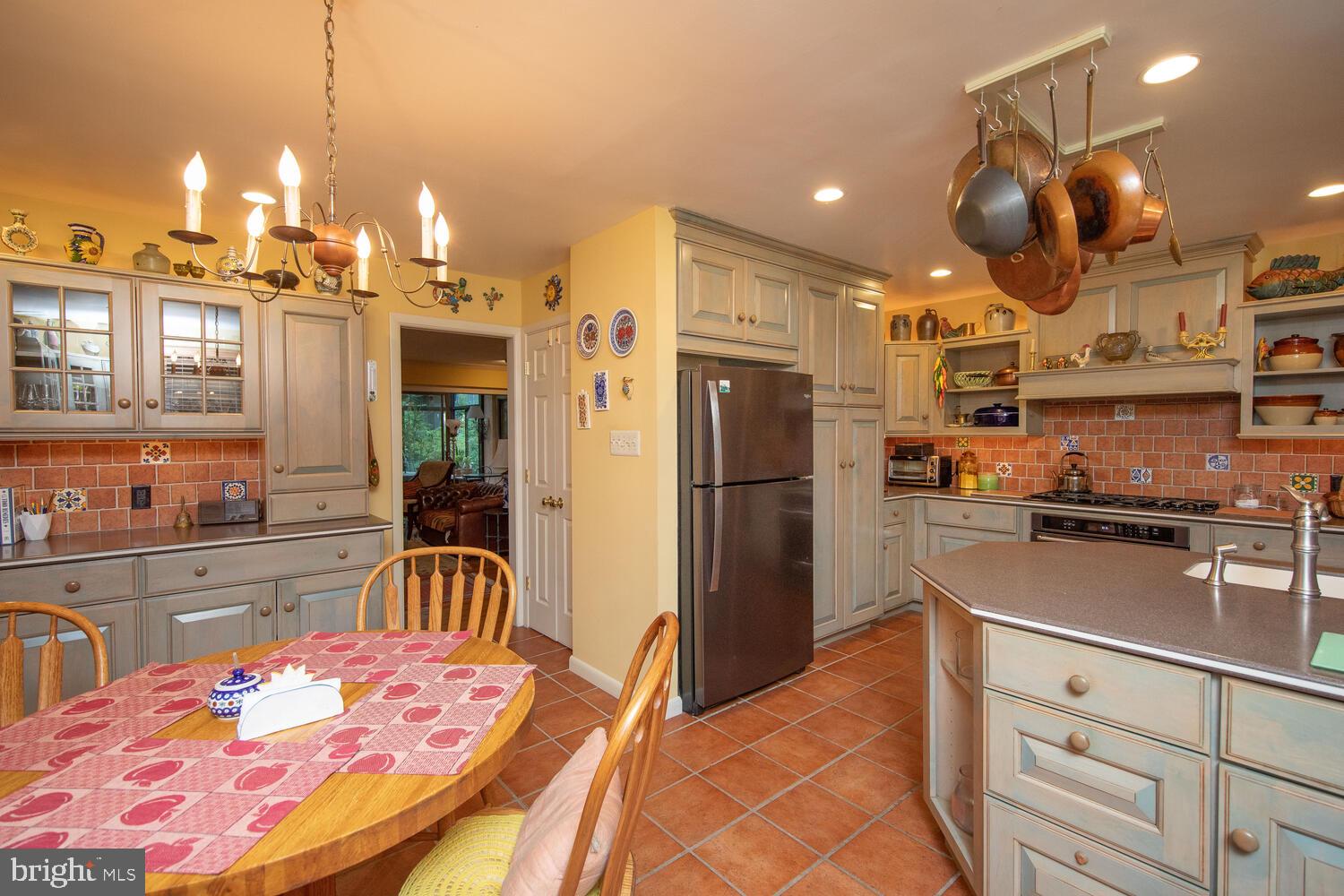 CHESTNUT HILL - Residential