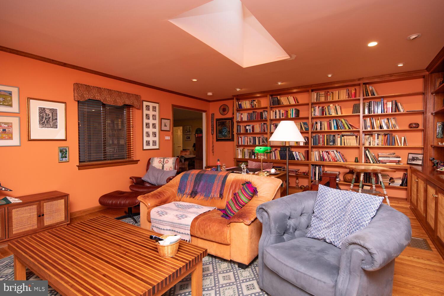 CHESTNUT HILL - Residential