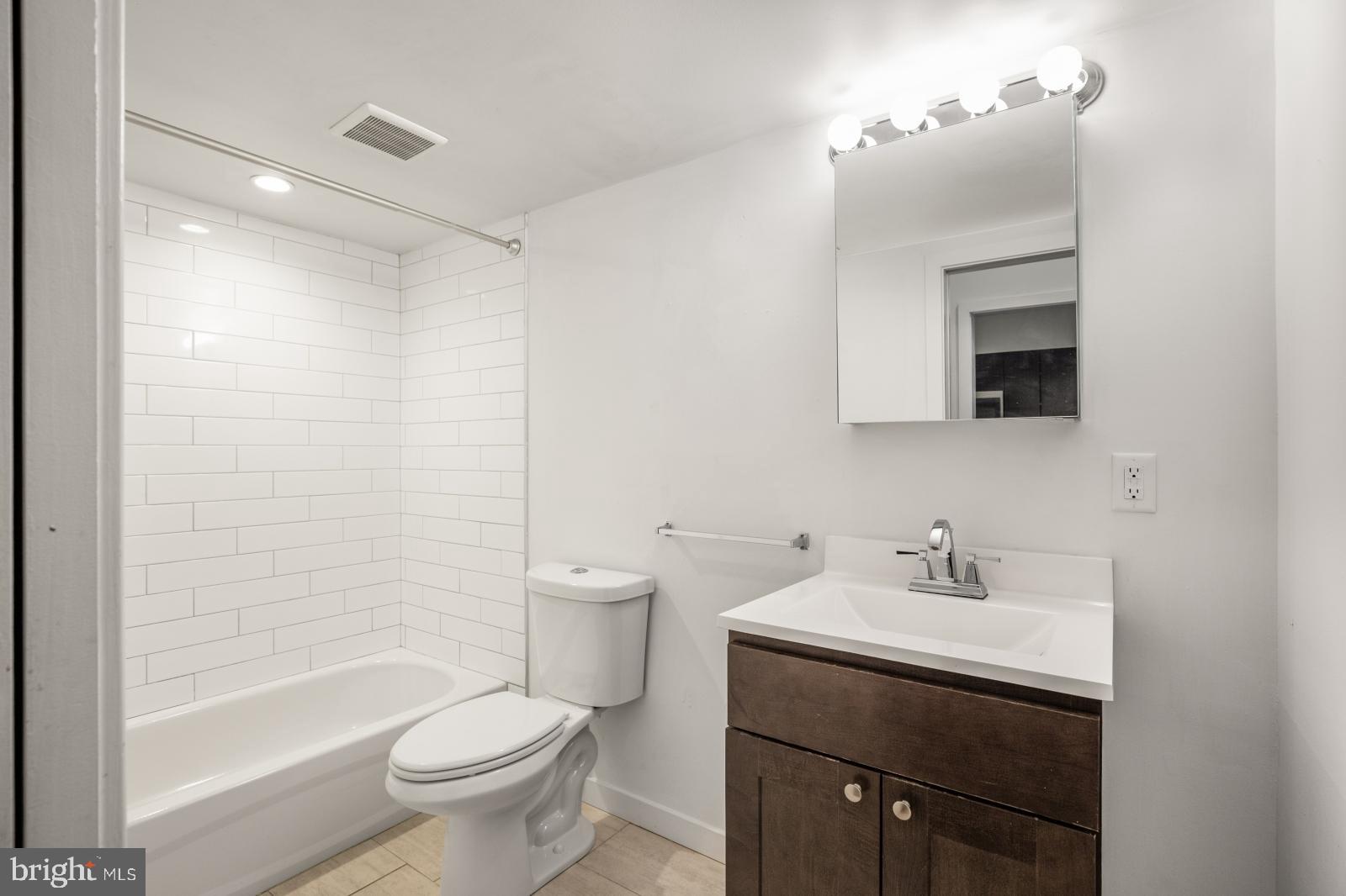 EAST PASSYUNK CROSSING - Residential Lease