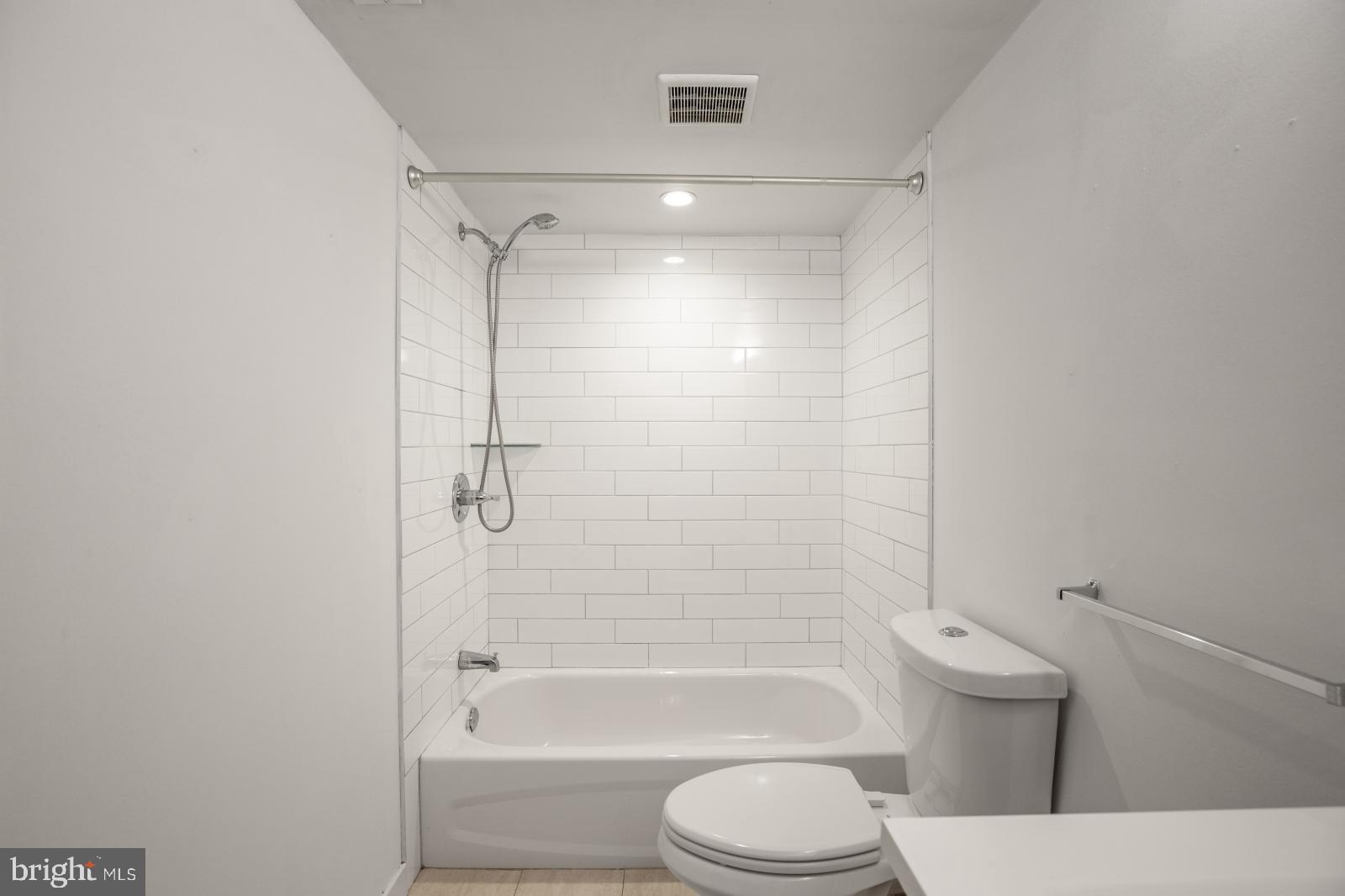 EAST PASSYUNK CROSSING - Residential Lease