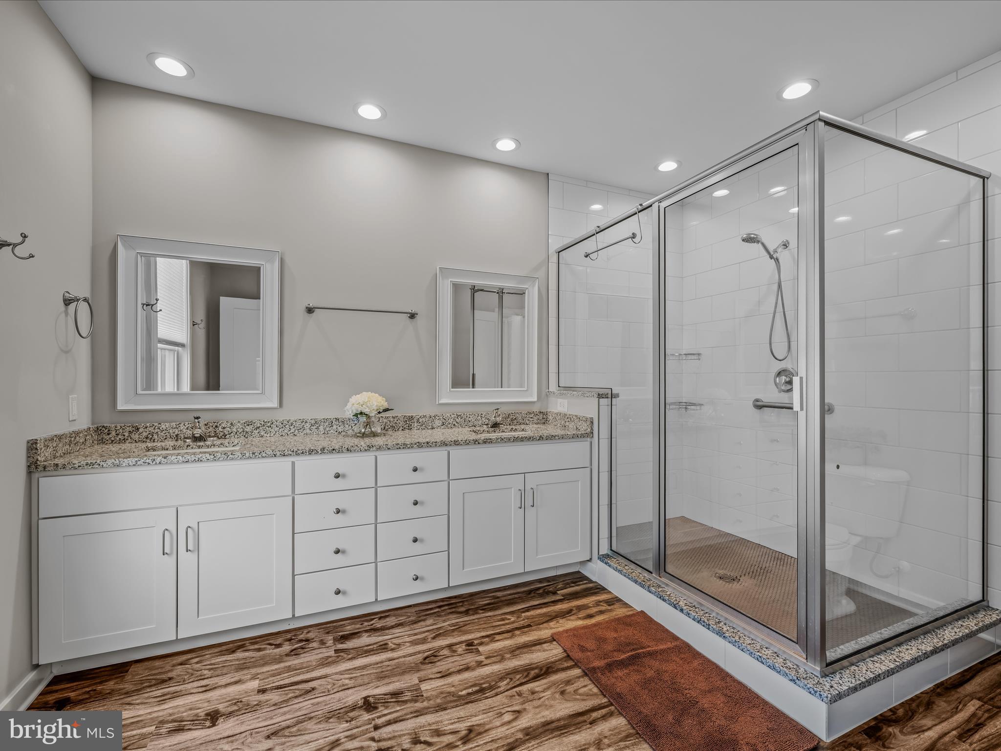 NADENBOUSCH PINES - Residential