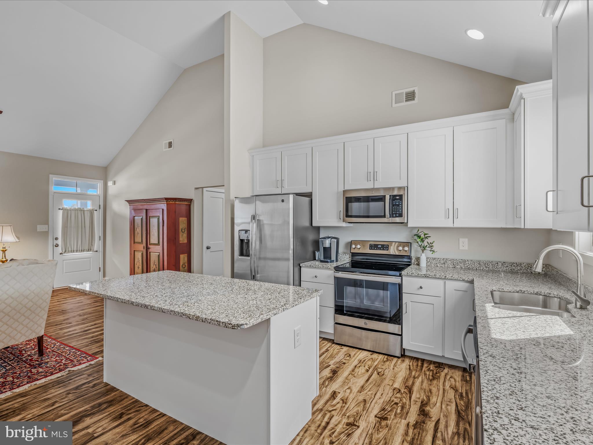 NADENBOUSCH PINES - Residential