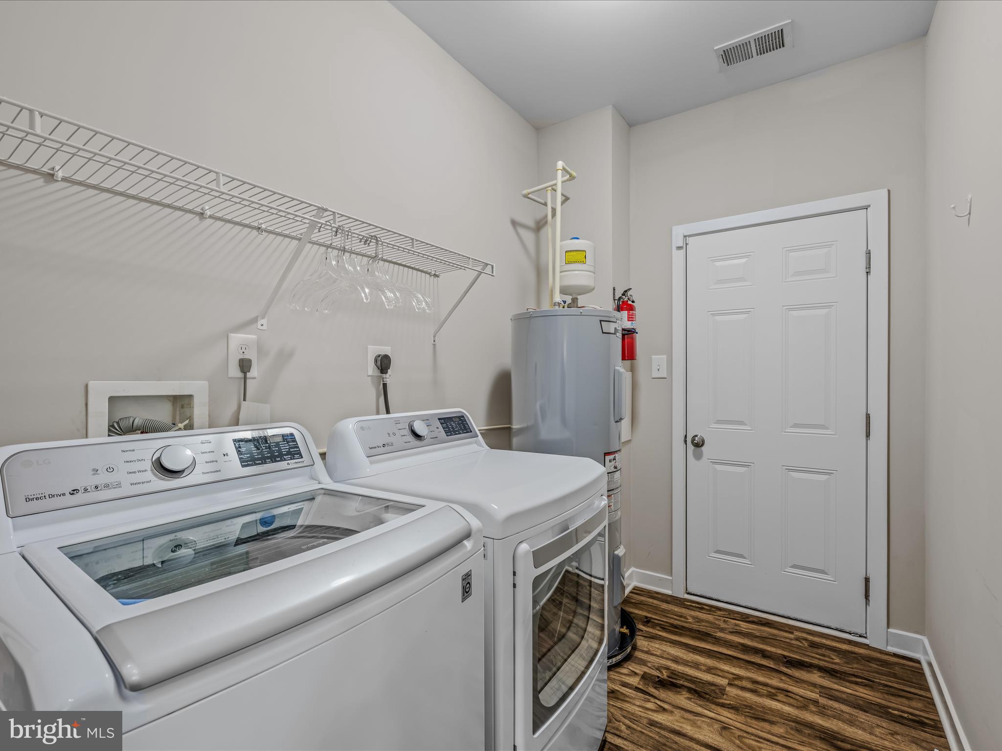 NADENBOUSCH PINES - Residential