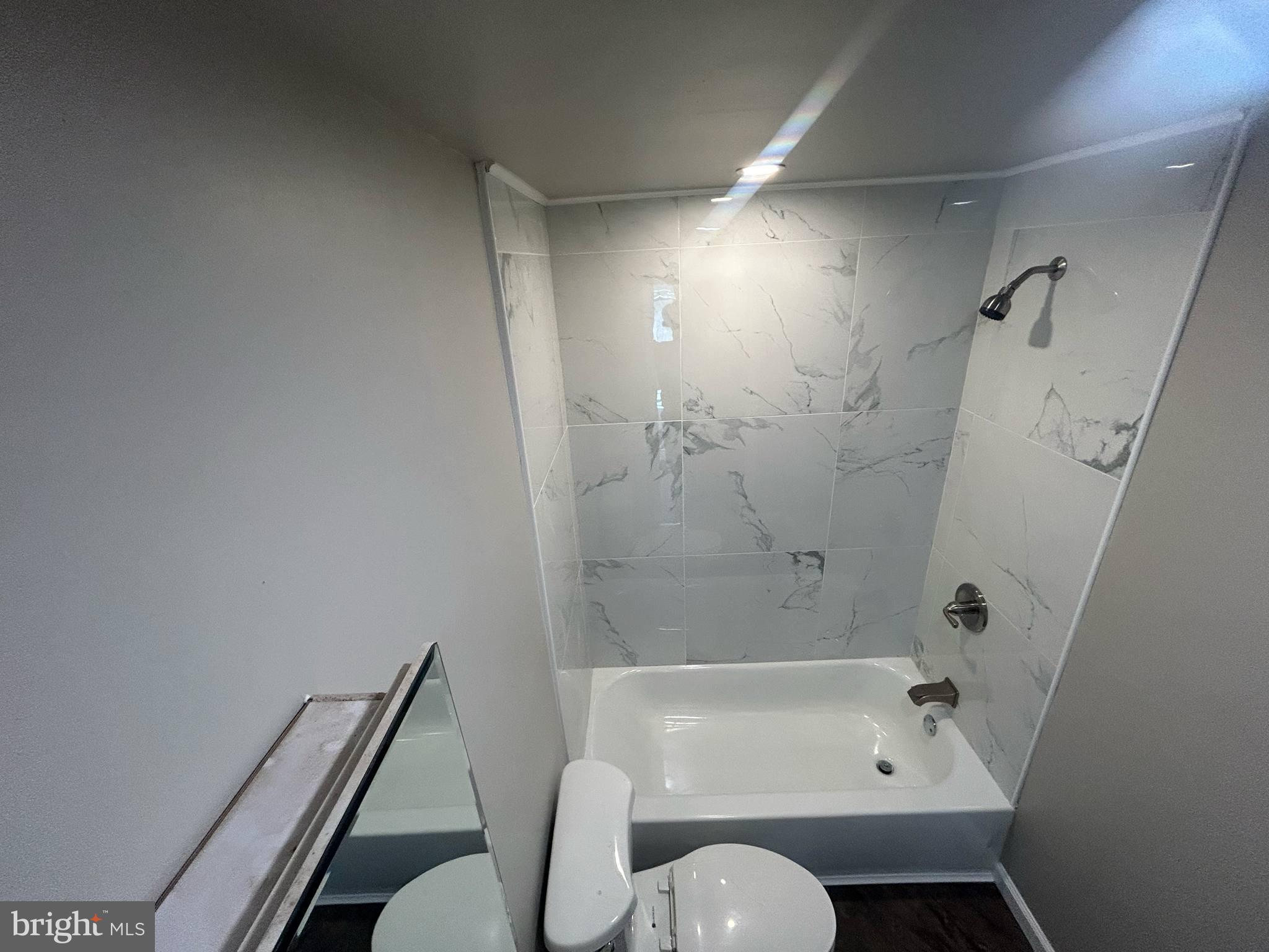 EAST KENSINGTON - Residential
