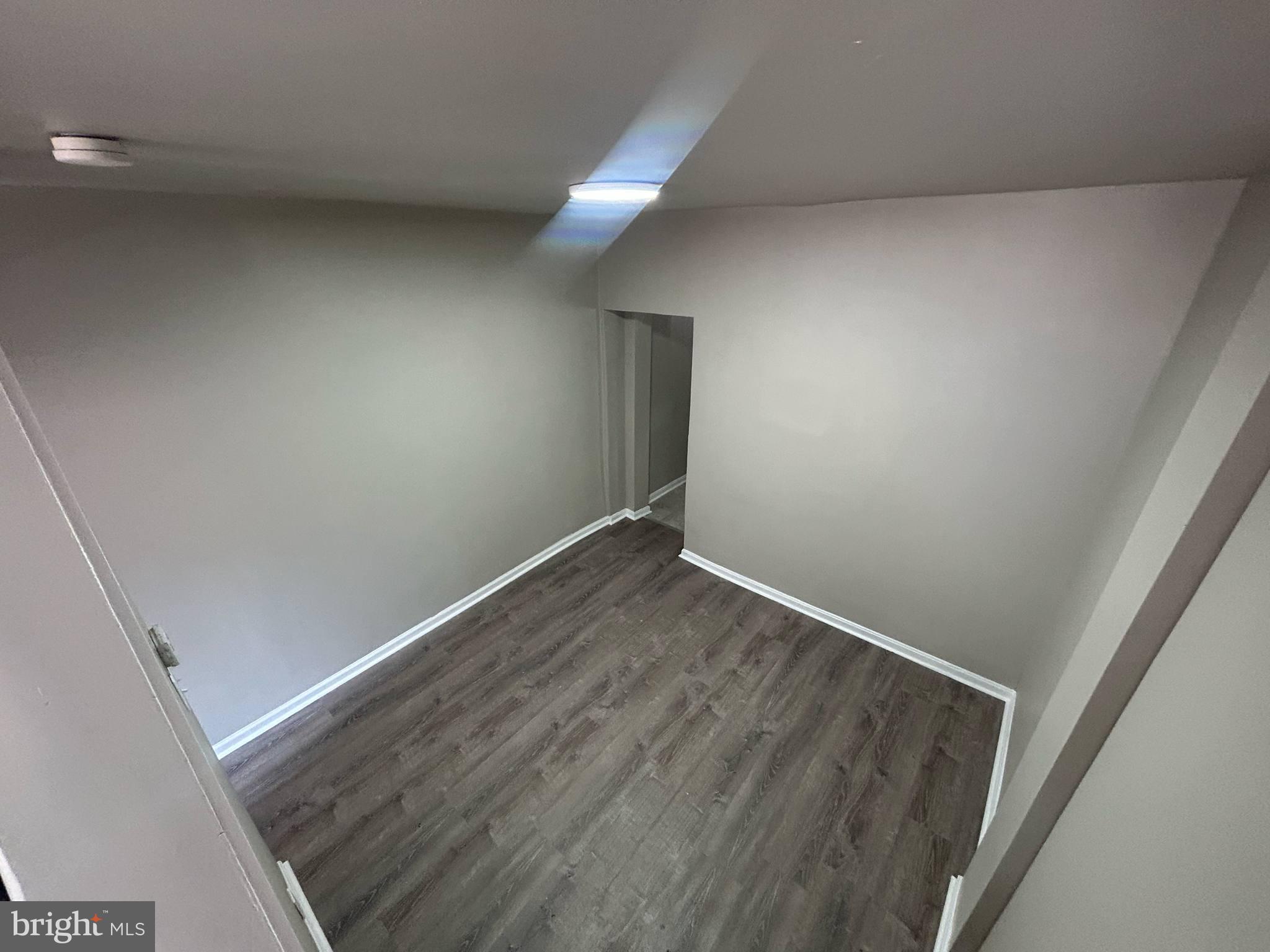 EAST KENSINGTON - Residential