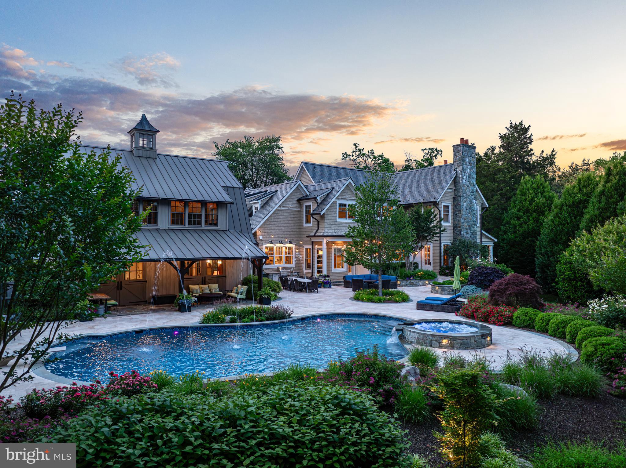 SALONA VILLAGE - Residential