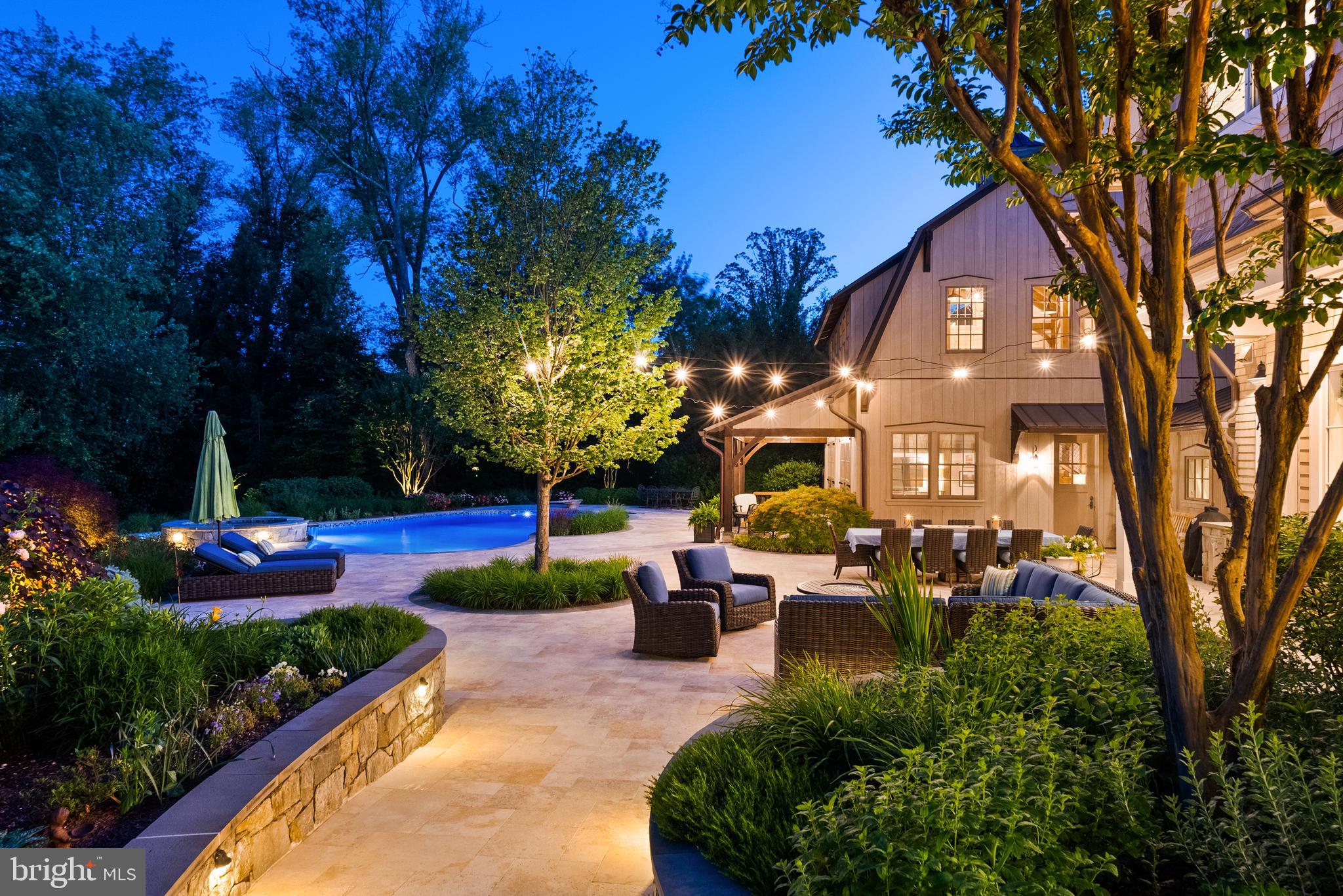 SALONA VILLAGE - Residential