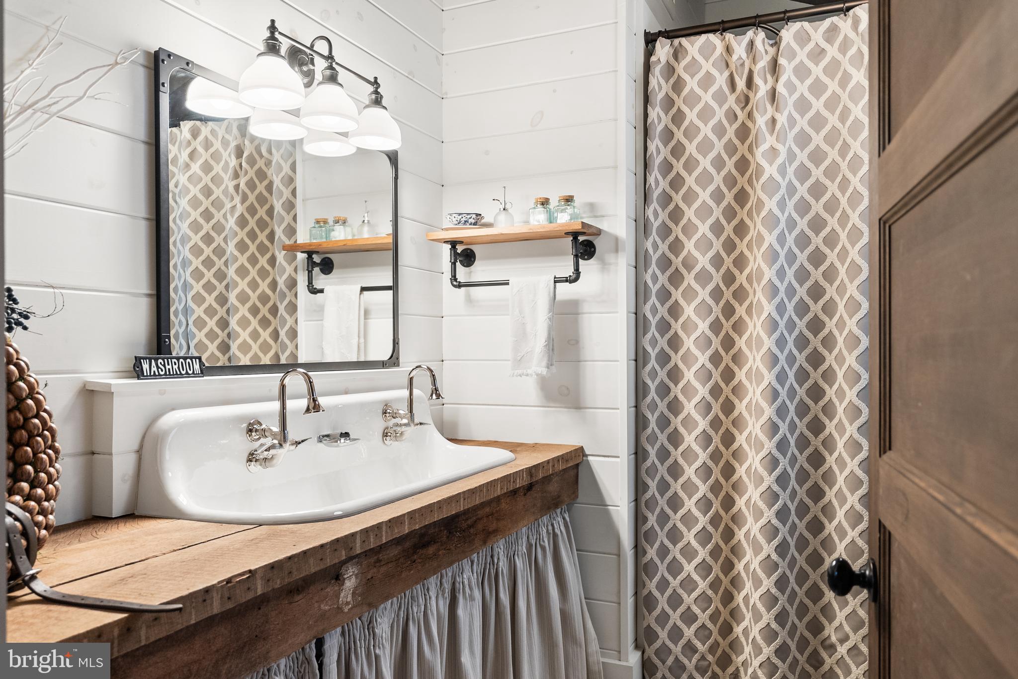 SALONA VILLAGE - Residential