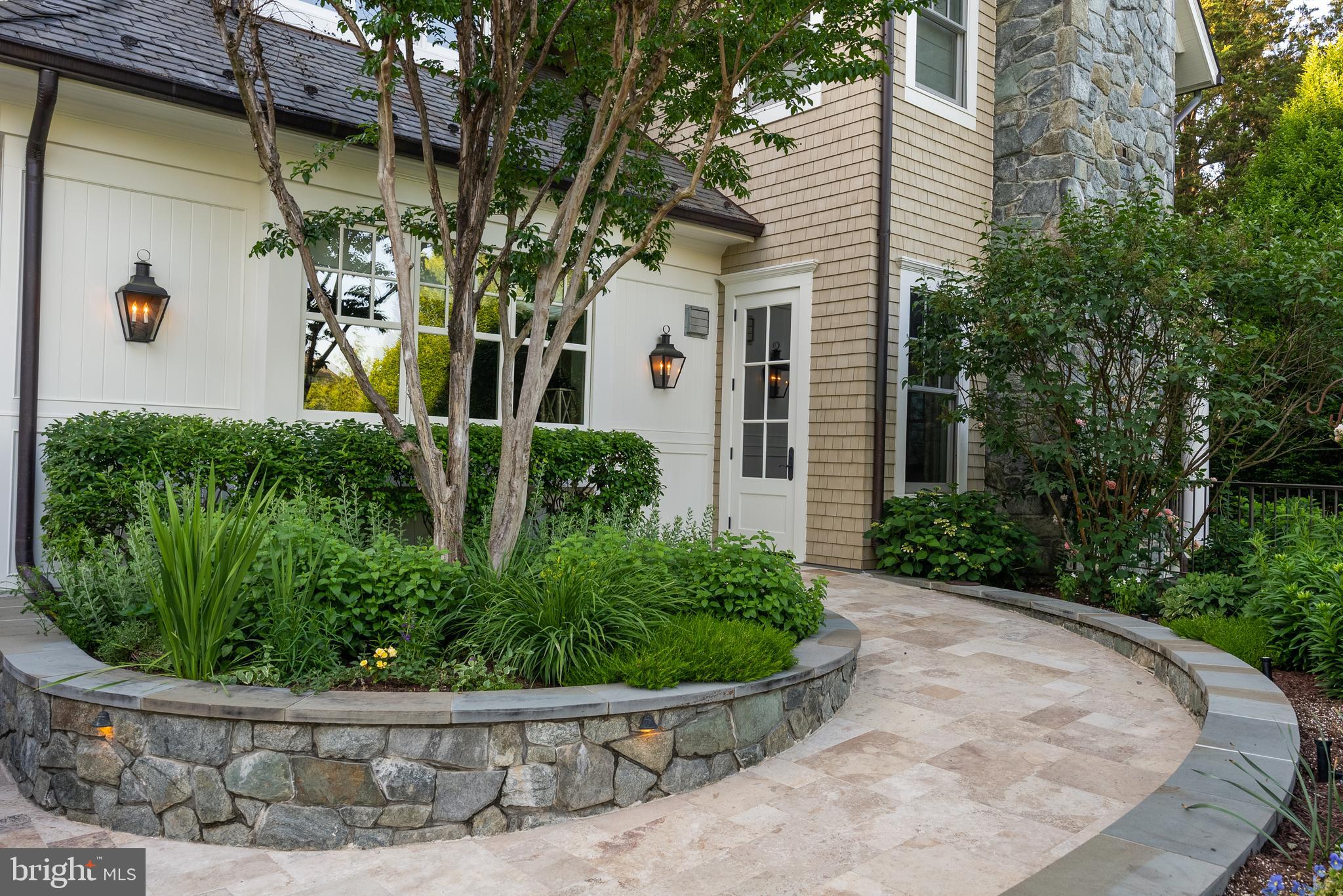 SALONA VILLAGE - Residential