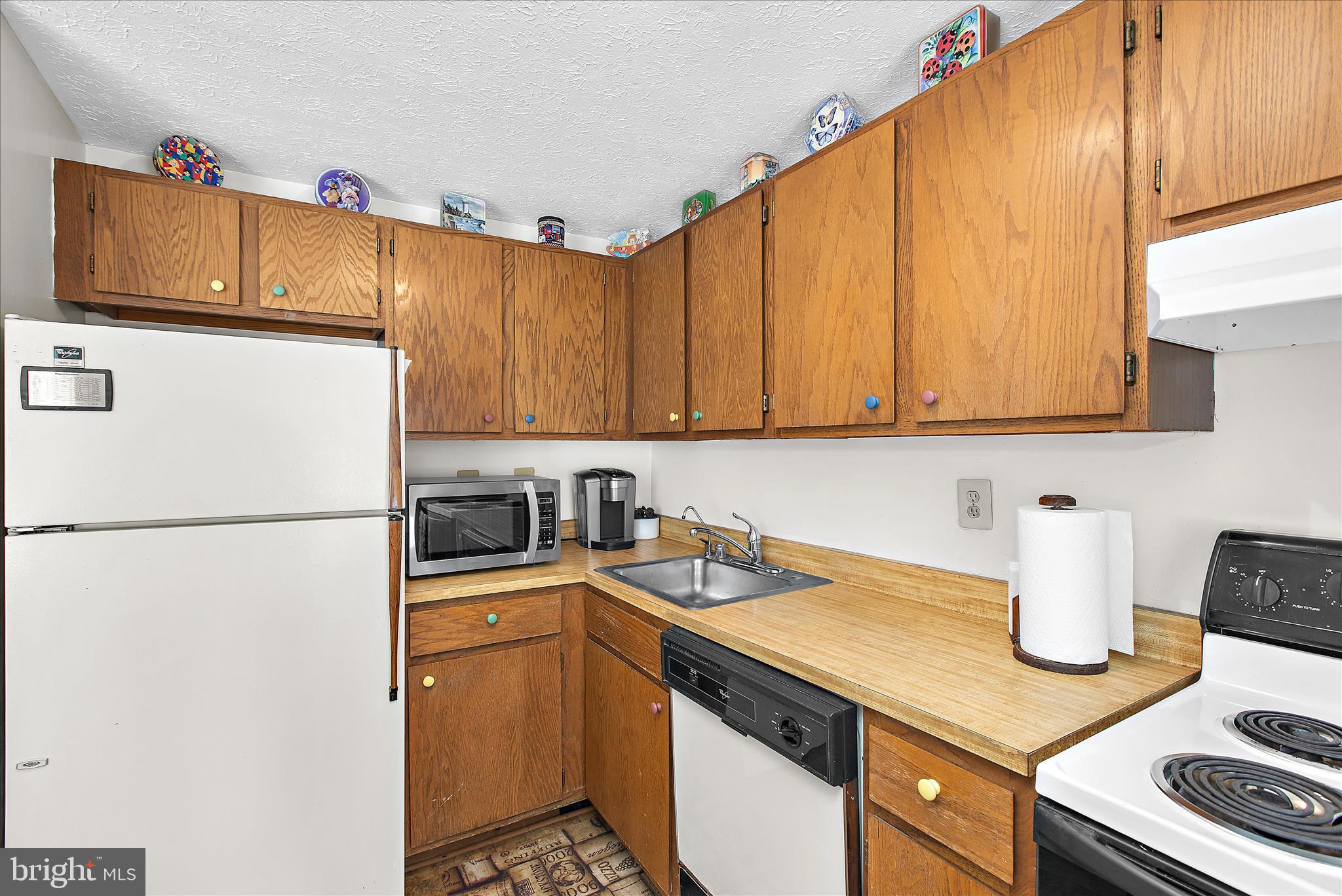 COLONY SQUARE - Residential