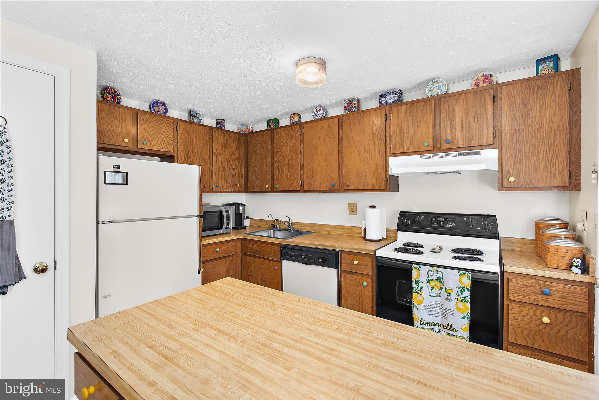 COLONY SQUARE - Residential