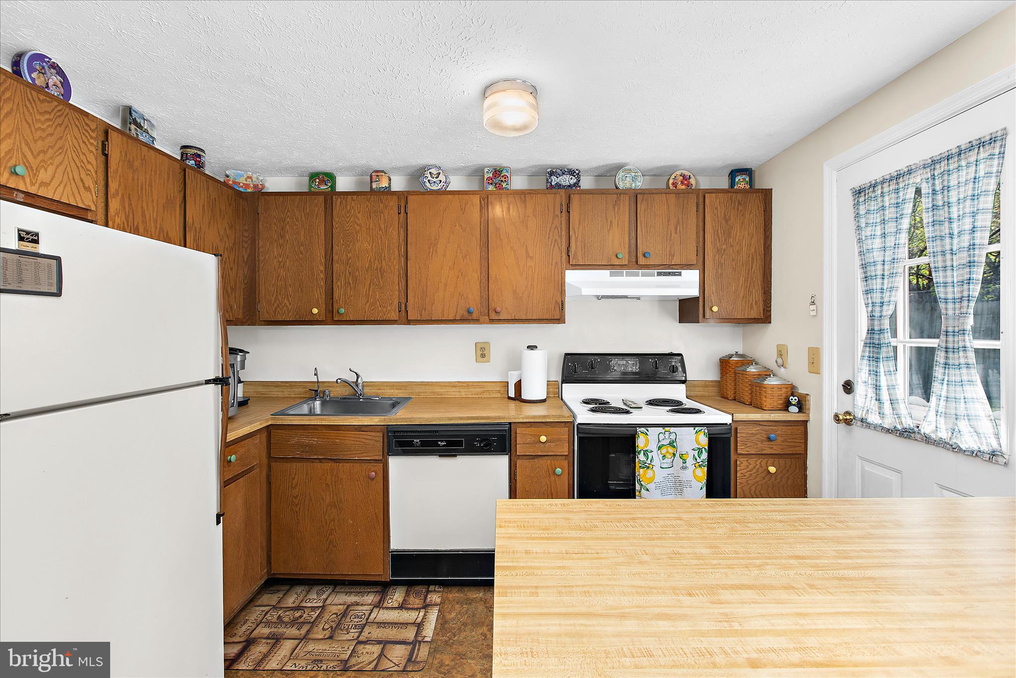 COLONY SQUARE - Residential