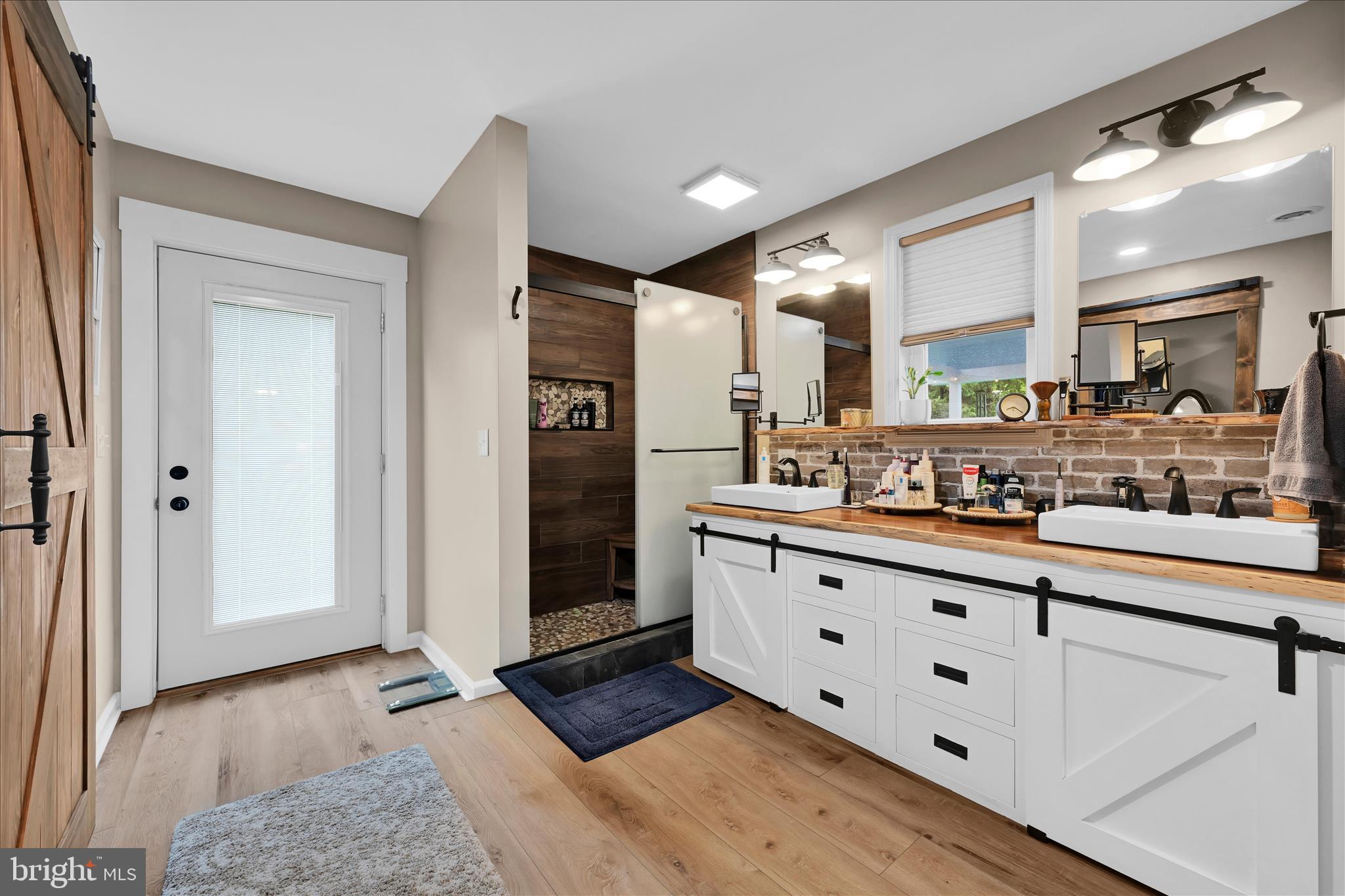 HIMES HILL - Residential