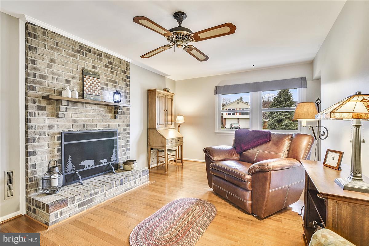 CRESTBROOK - Residential