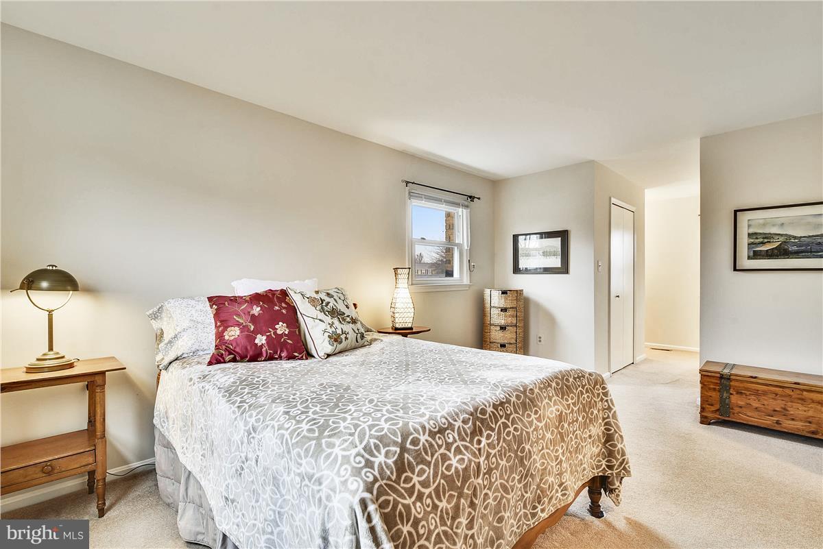 CRESTBROOK - Residential