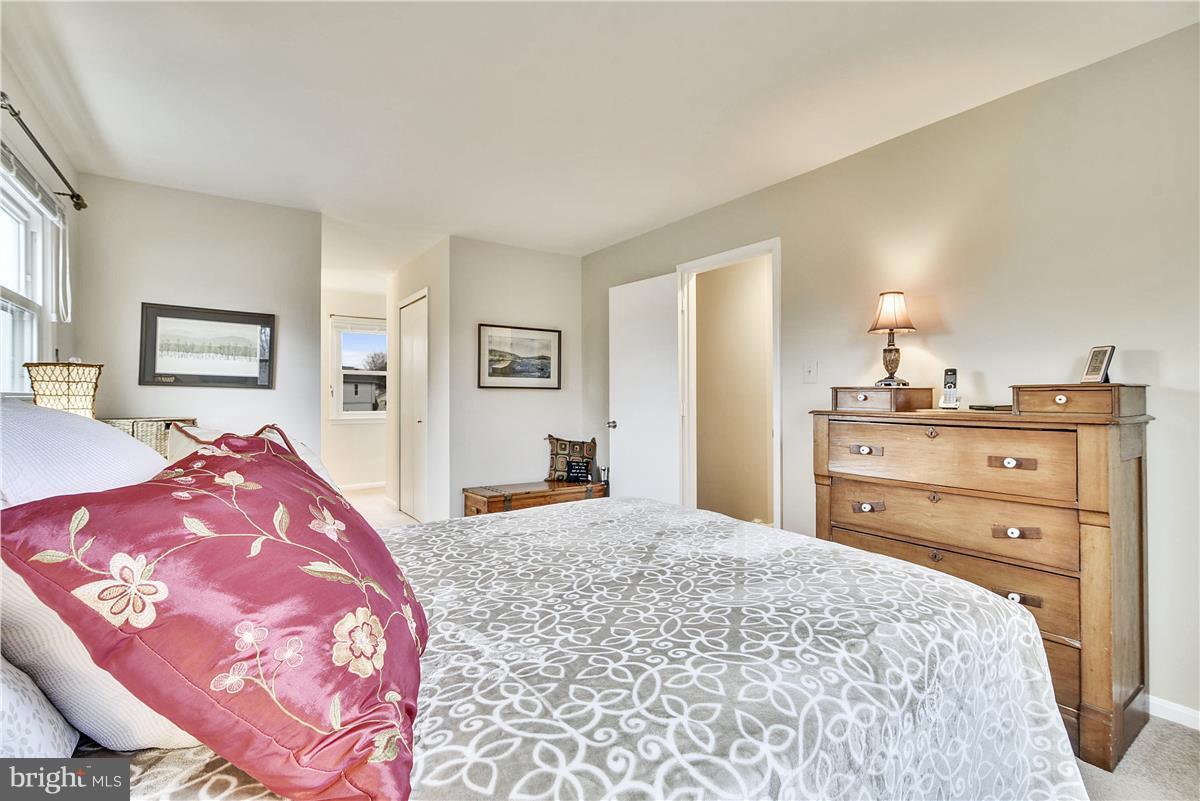 CRESTBROOK - Residential