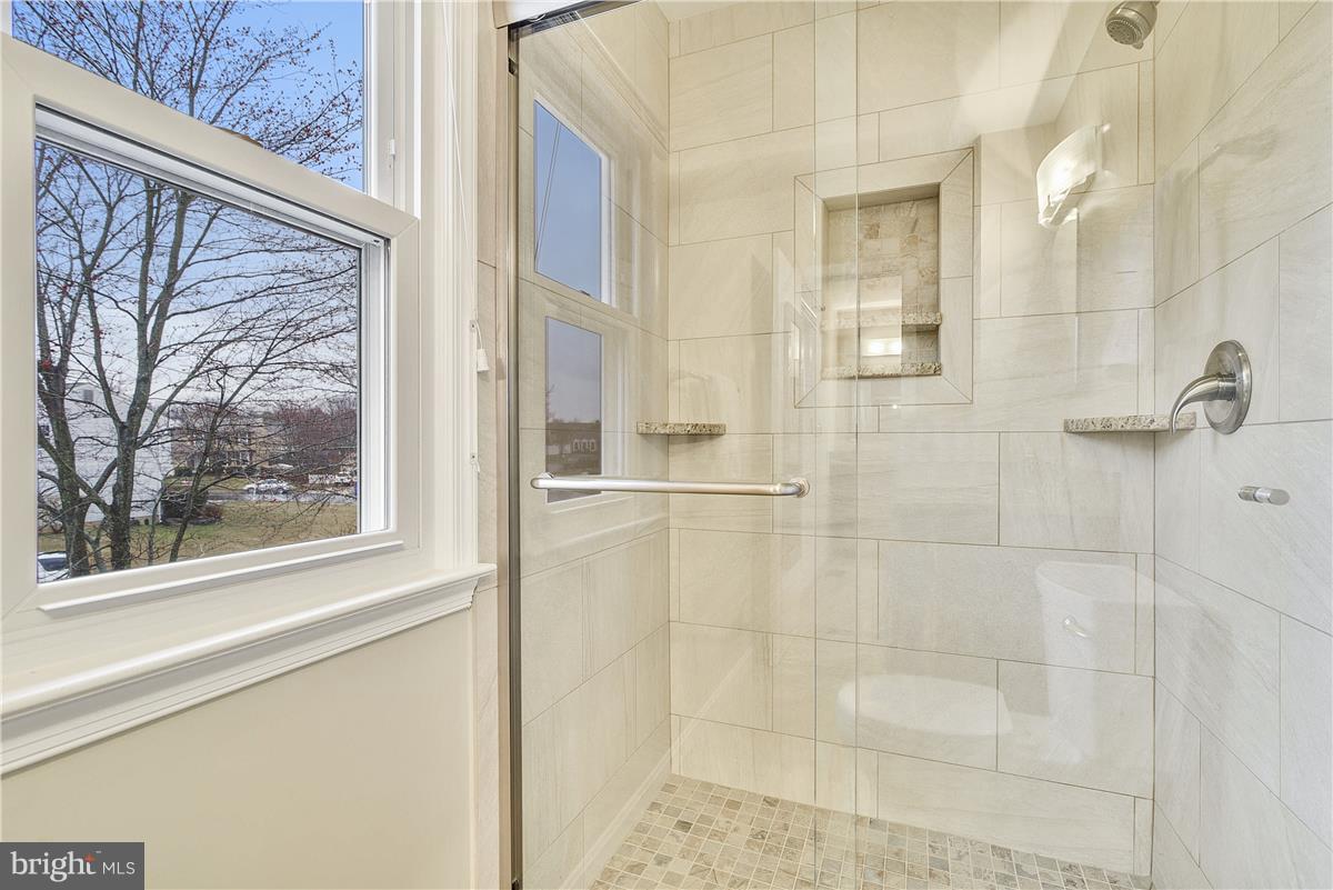 CRESTBROOK - Residential