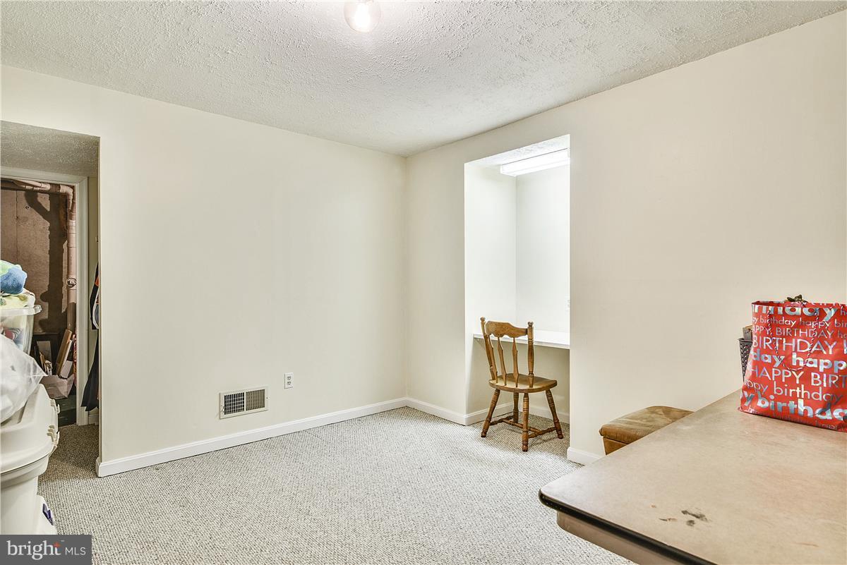 CRESTBROOK - Residential