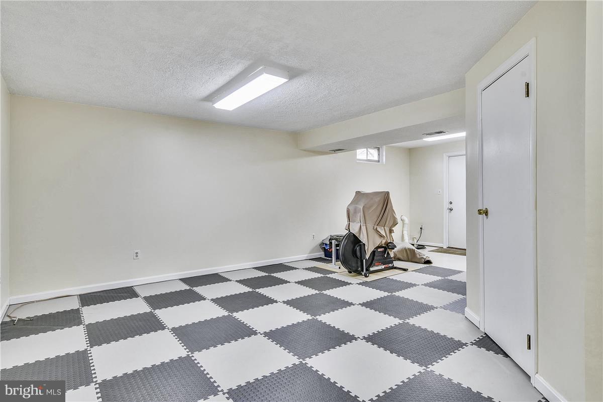 CRESTBROOK - Residential