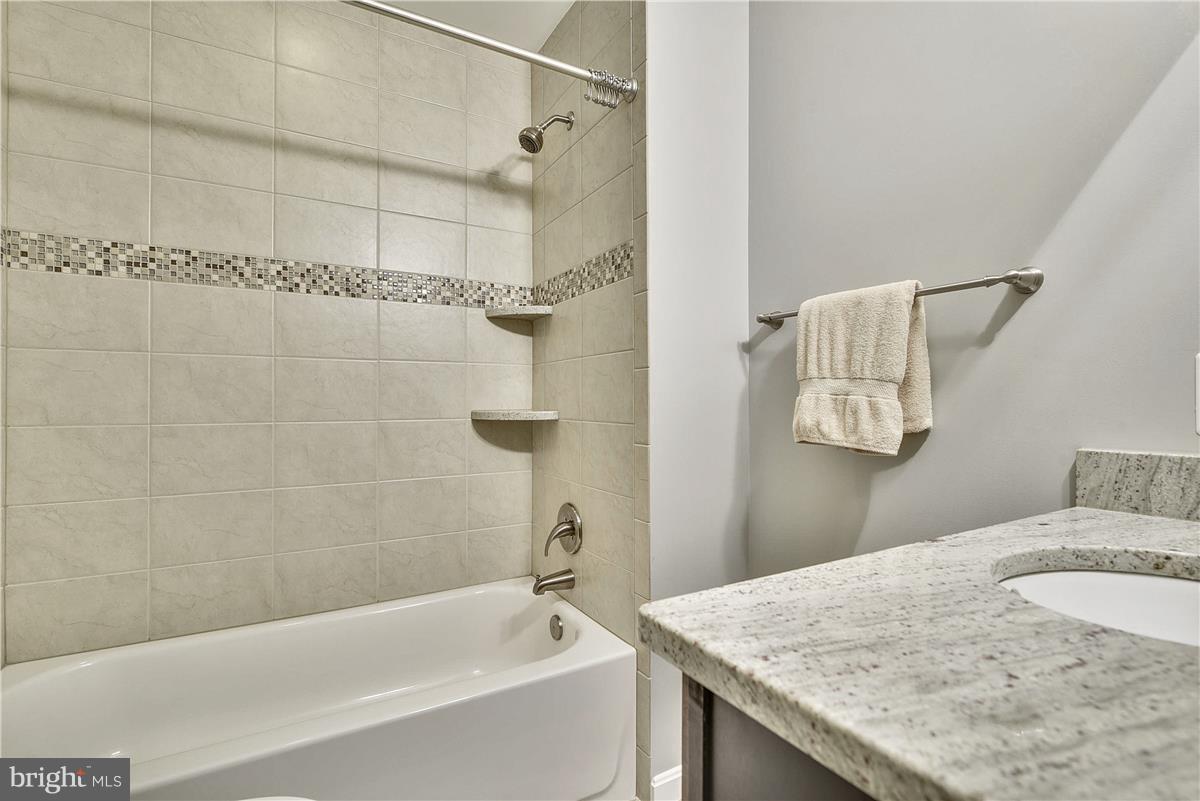 CRESTBROOK - Residential