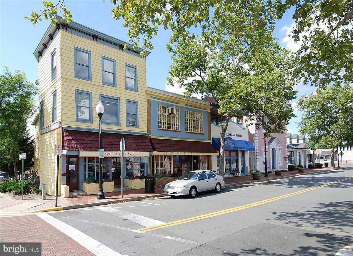 CRESTBROOK - Residential