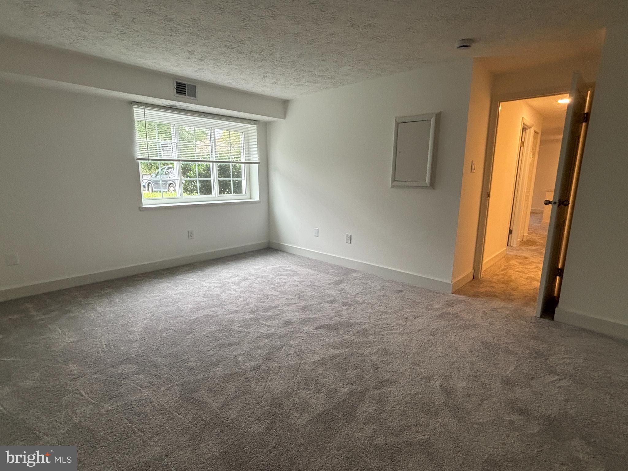 KNOLLS AT NORTH LAKE CONDOMINIUM - Residential