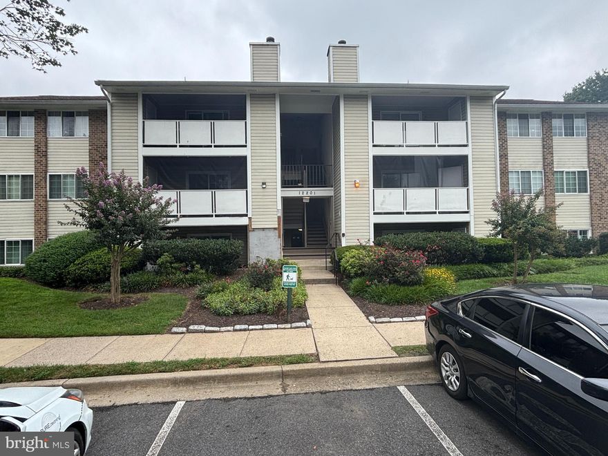 This is a great 2 bedroom condo just redone fresh paint new carpet new kitchen with stainless steel appliances and granite counters. Lots of closet space and plenty of natural light. Please make you appointments in showing time any question please ask the Listing Agent