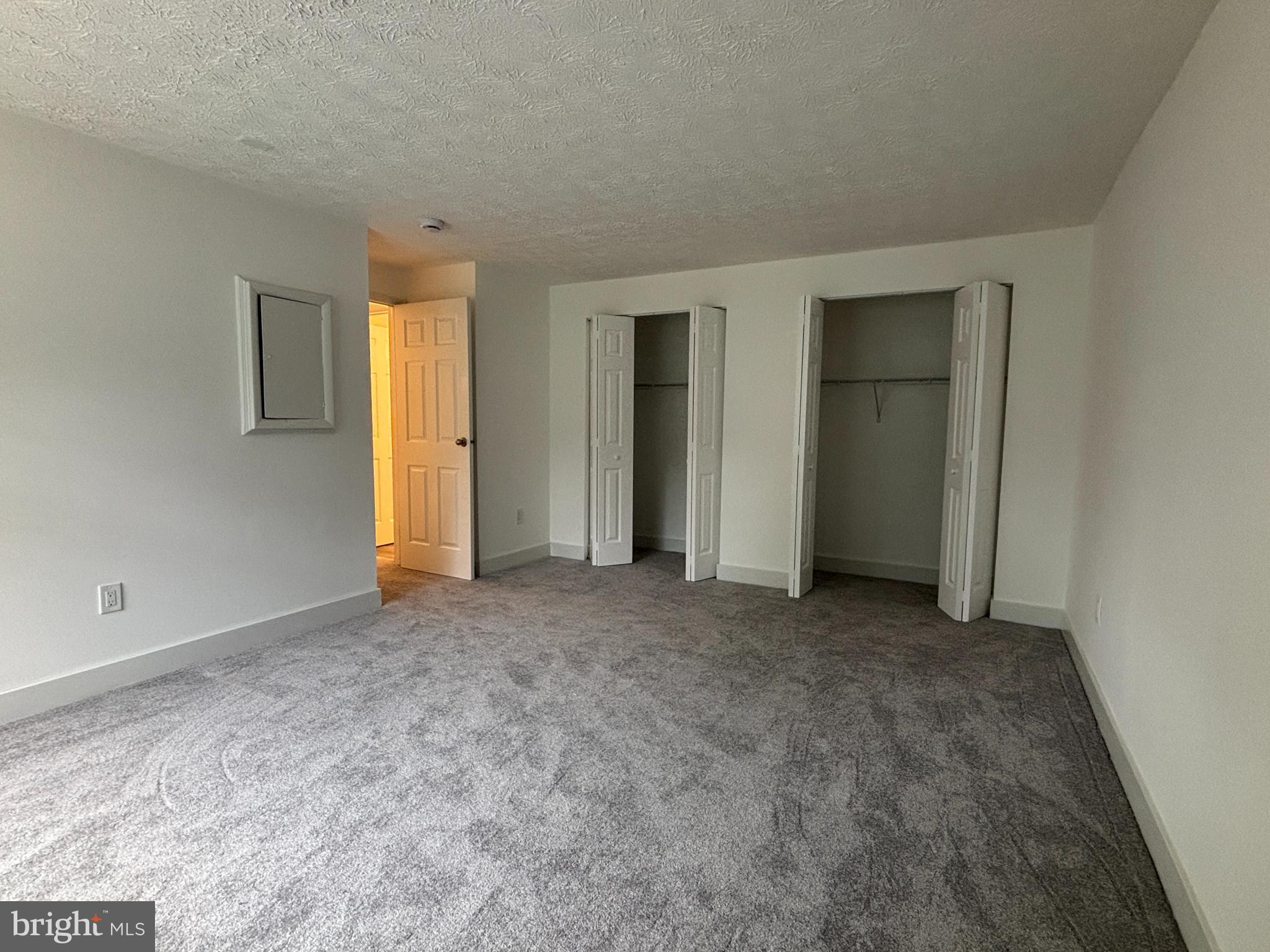 KNOLLS AT NORTH LAKE CONDOMINIUM - Residential