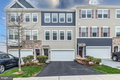 Townhouse For Sale - 321 Dawson Place<br/> DOWNINGTOWN, PA 19335