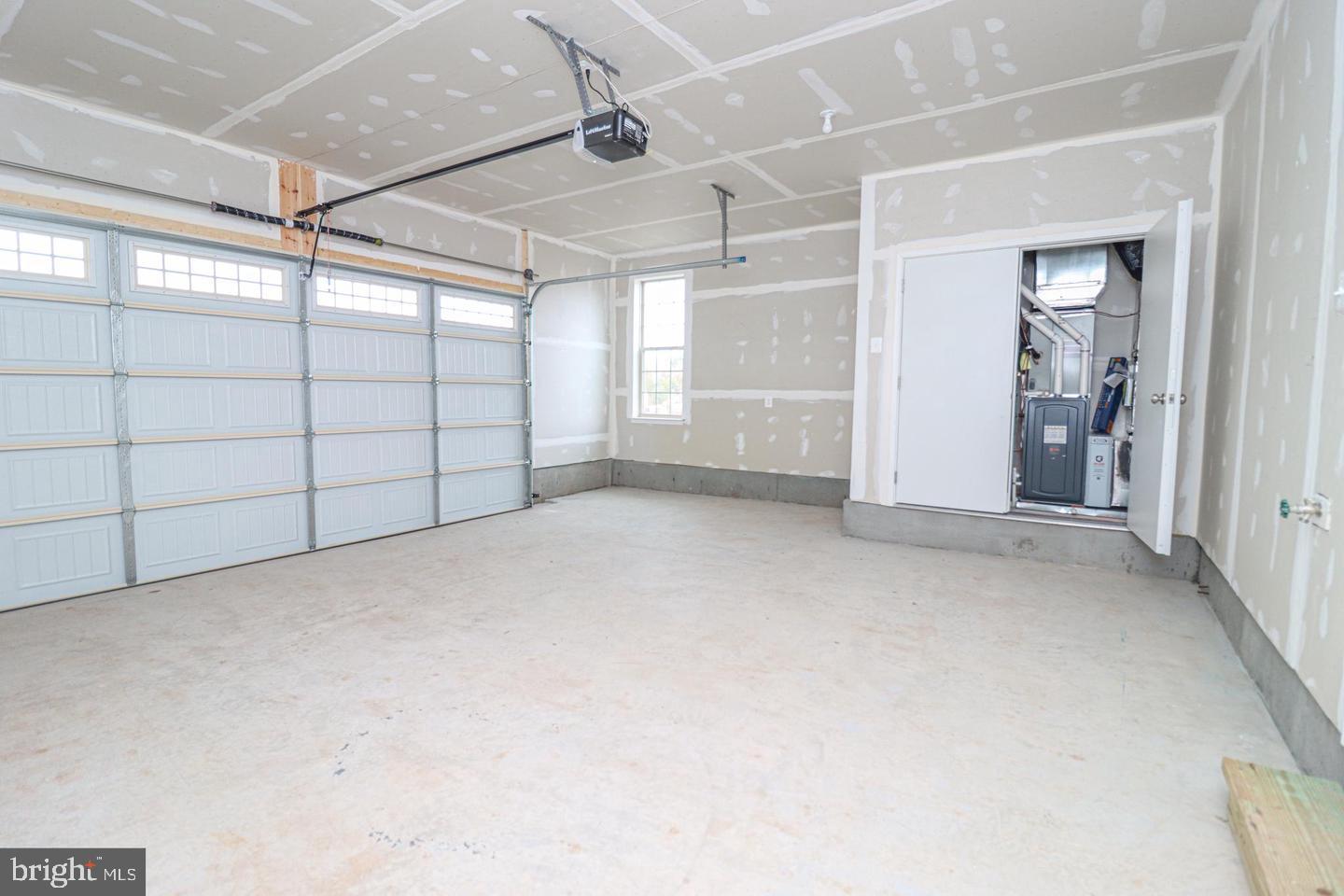 EAST QUARTER - Residential Lease