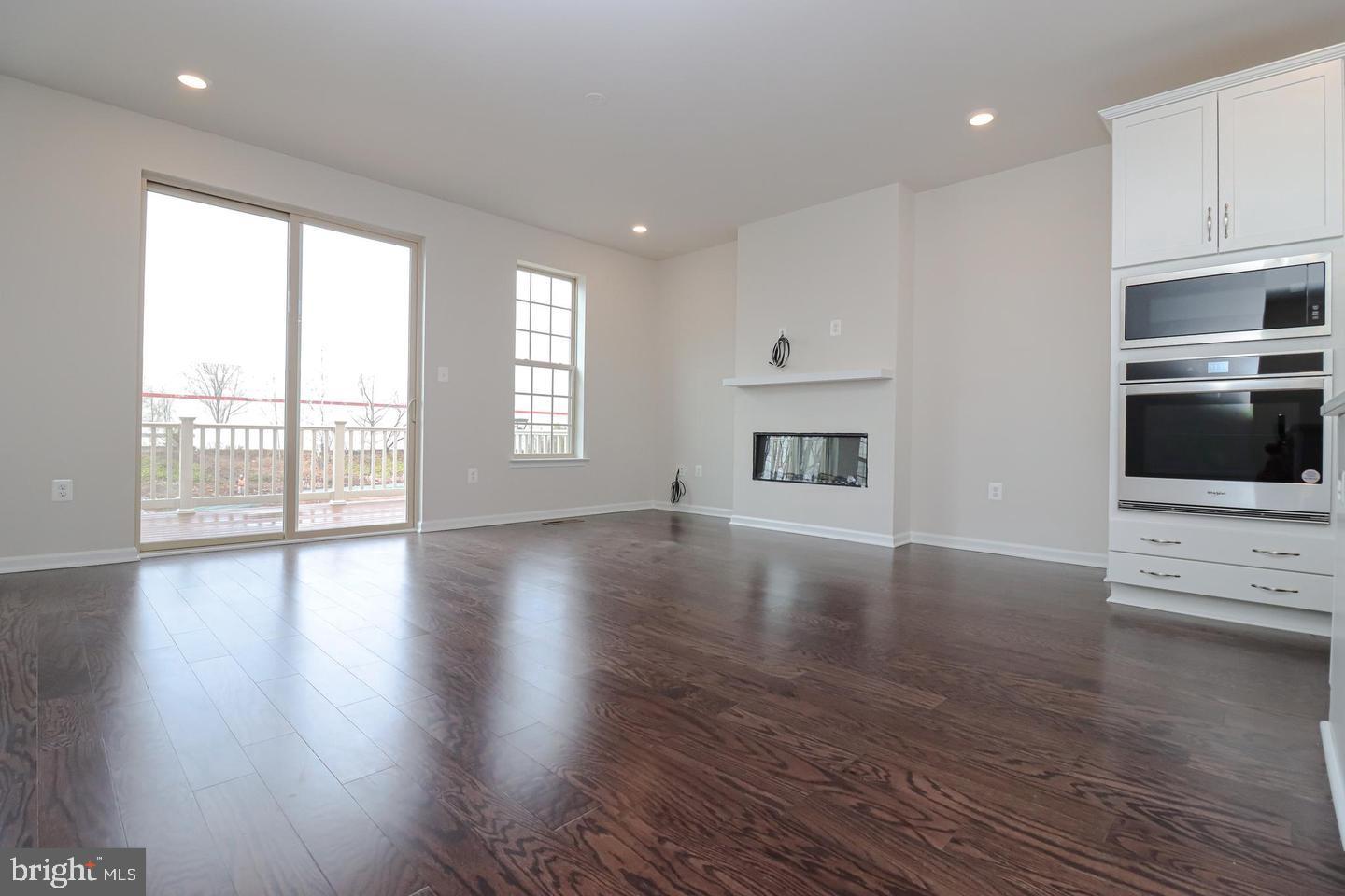 EAST QUARTER - Residential Lease