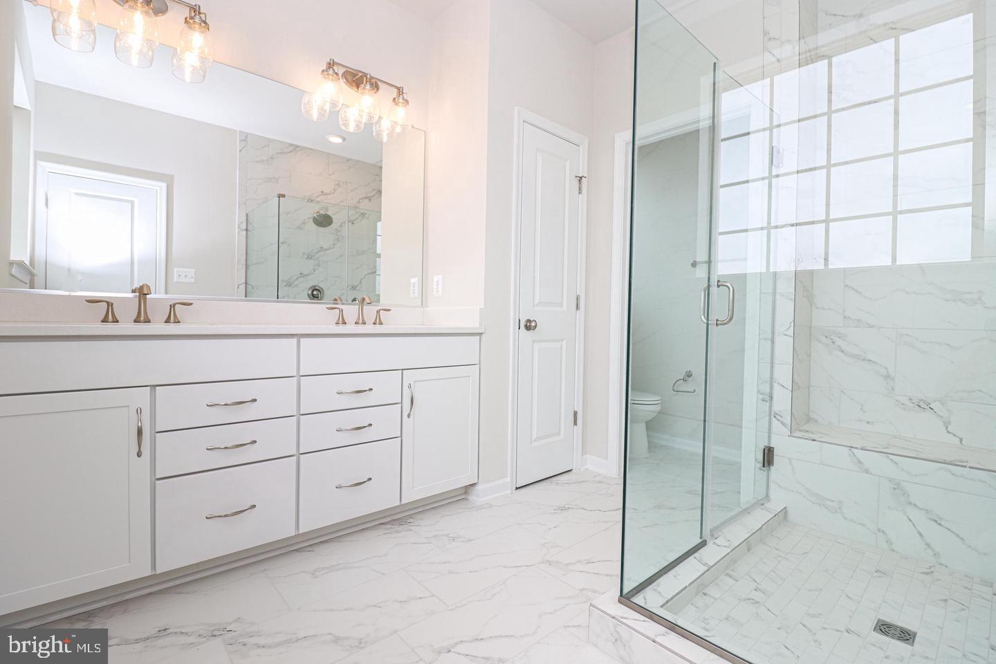 EAST QUARTER - Residential Lease