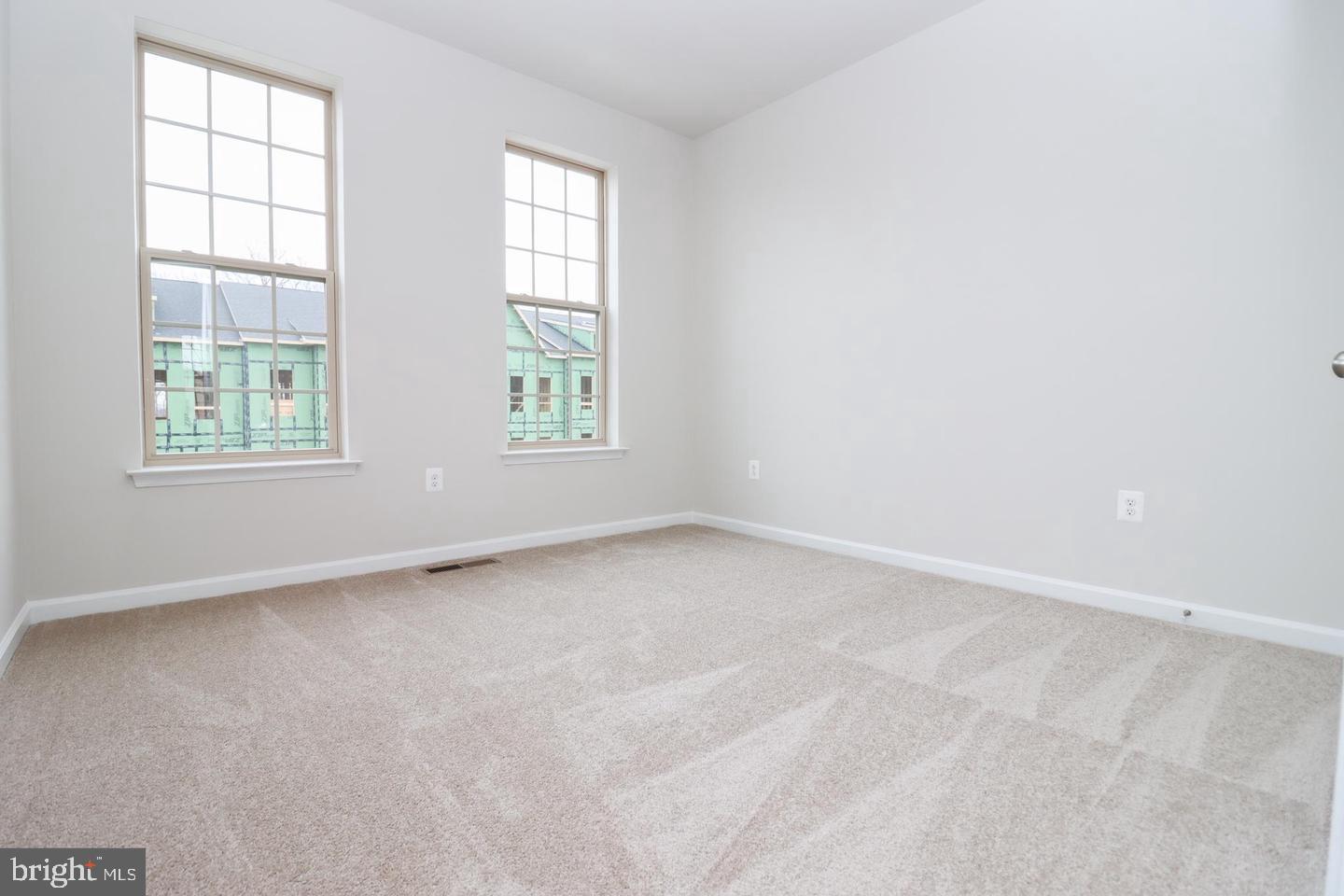 EAST QUARTER - Residential Lease