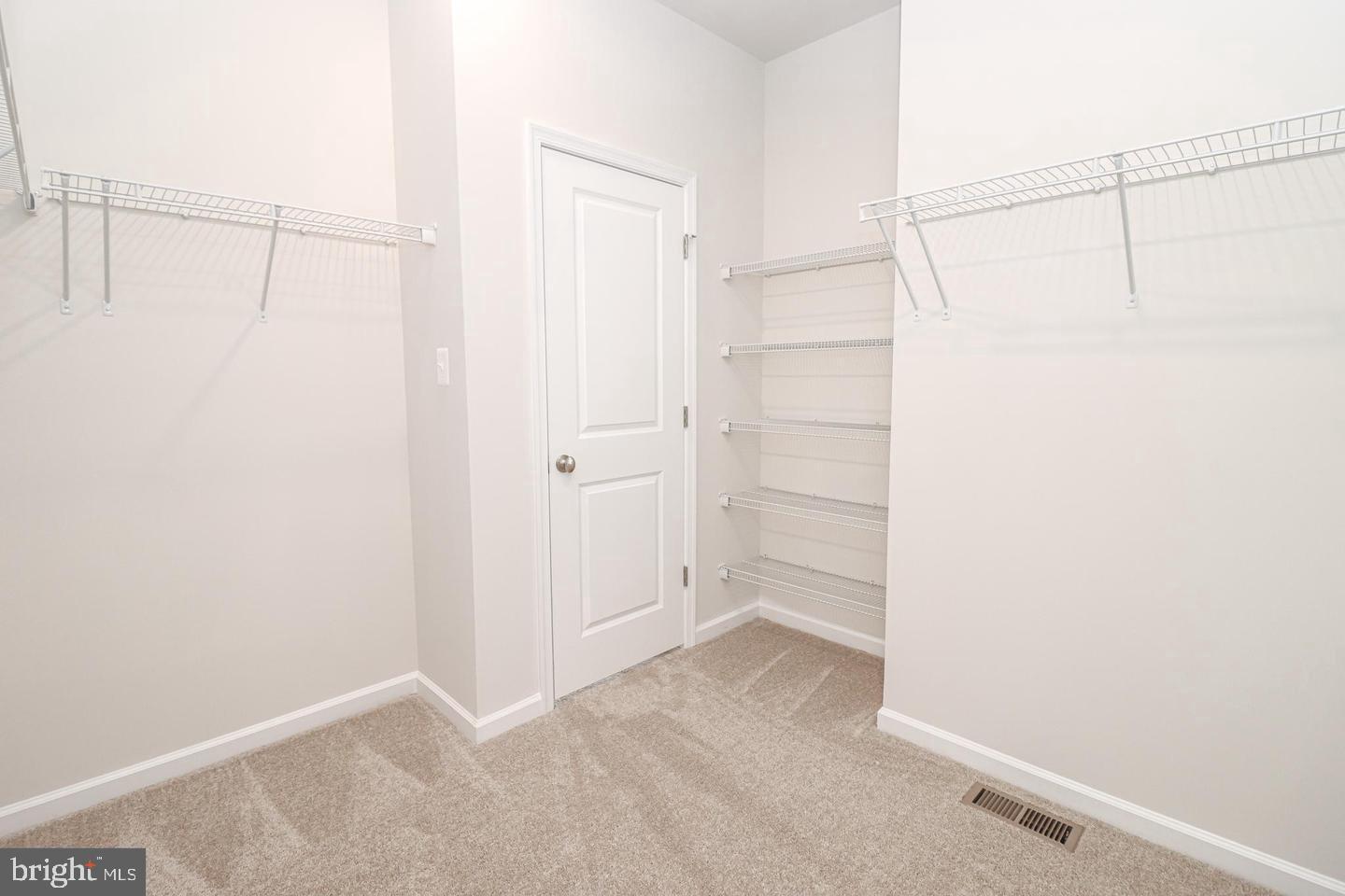 EAST QUARTER - Residential Lease