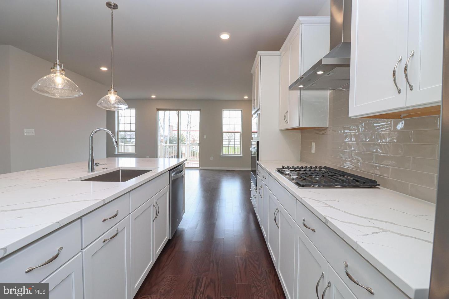 EAST QUARTER - Residential Lease