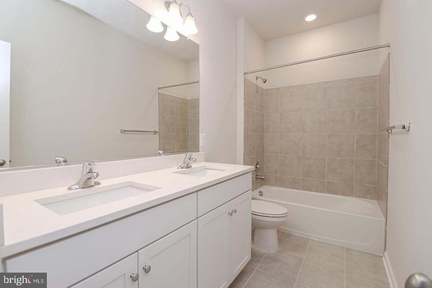 EAST QUARTER - Residential Lease