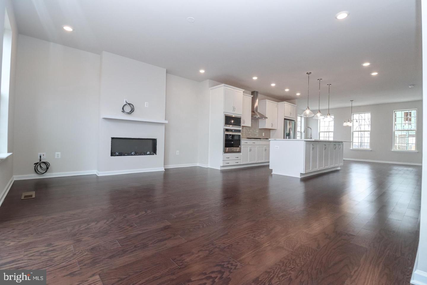 EAST QUARTER - Residential Lease