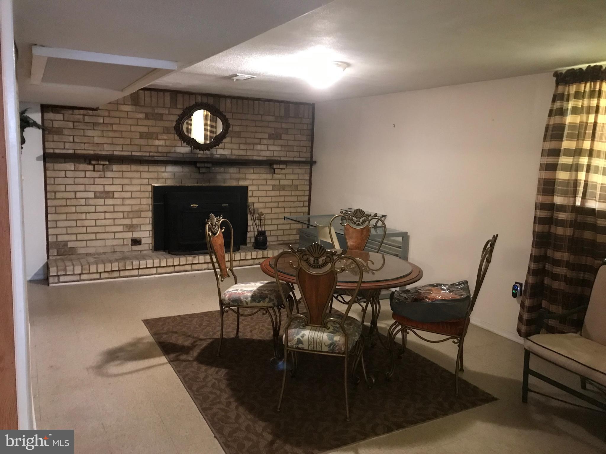 LYNNALAN ACRES - Residential